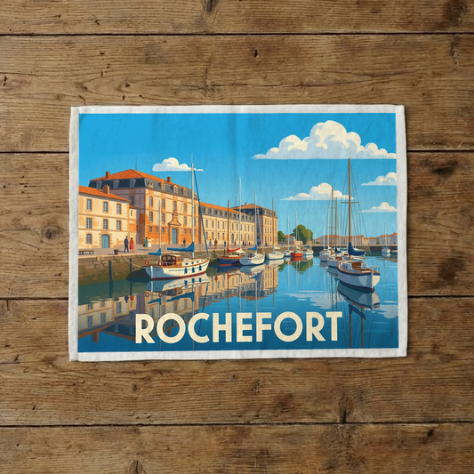 Torchon souvenir de la ville de Rochefort avec une illustration stylisée de son port de plaisance.
