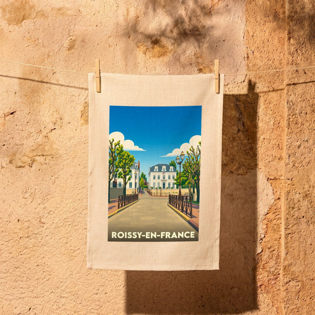 Torchon souvenir de Roissy-en-France arborant une illustration stylisée d'une rue pittoresque de la ville.