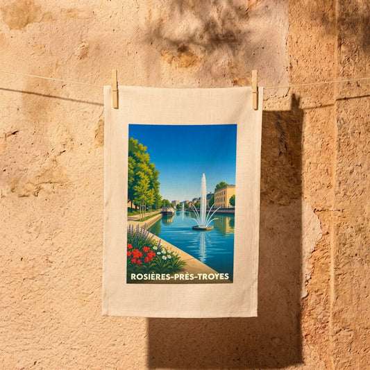 Torchon souvenir de la ville de Rosières-près-Troyes avec une illustration stylisée d'une fontaine sur un canal.