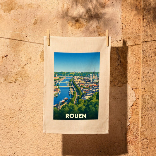 Torchon souvenir de la ville de Rouen orné d'une illustration stylisée de son paysage urbain.