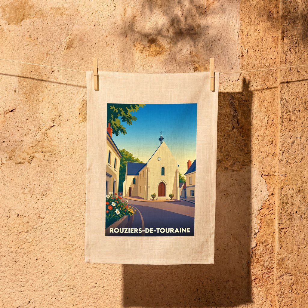 Torchon souvenir de la ville de Rouziers-de-Touraine avec une illustration stylisée de son église.
