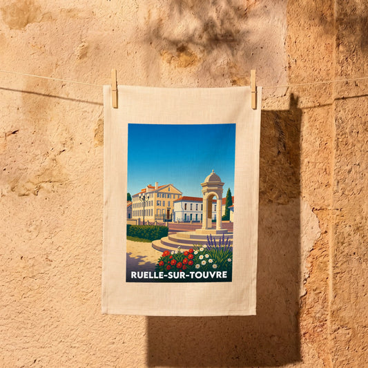 Torchon souvenir de la ville de Ruelle-sur-Touvre avec une illustration stylisée de son architecture locale.