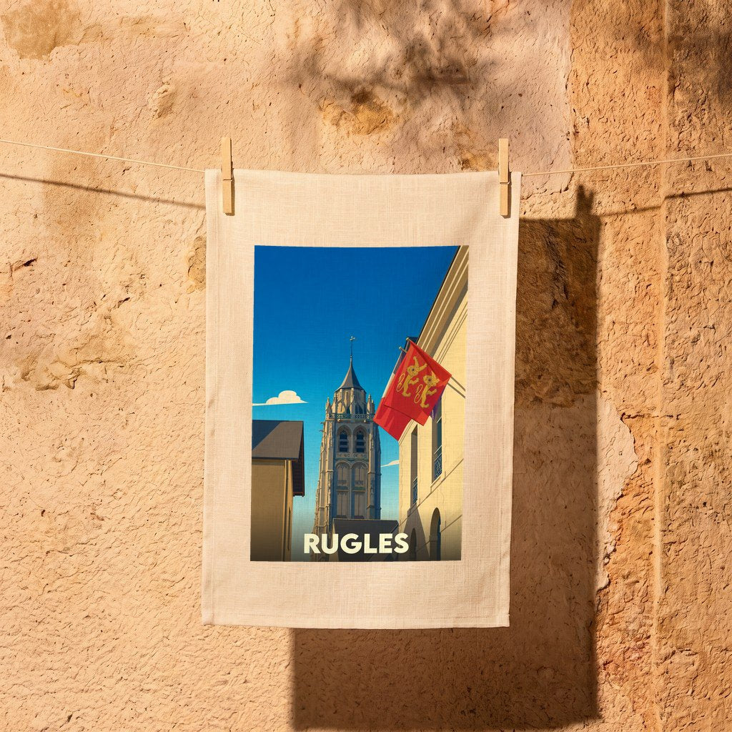 Torchon souvenir de la ville de Rugles avec une illustration stylisée de son clocher et du drapeau normand.