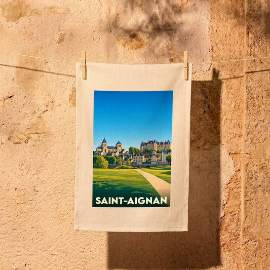 Torchon souvenir de la ville de Saint-Aignan illustré par une vue panoramique stylisée.