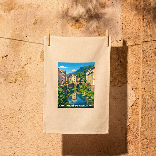 Torchon souvenir de Saint-André-de-Valborgne orné d'une illustration stylisée du village et de son pont.