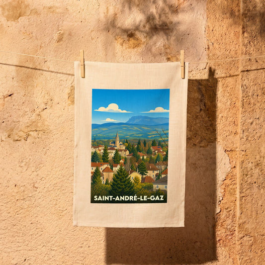 Torchon souvenir de la ville de Saint-André-le-Gaz avec une illustration stylisée de son paysage et de ses montagnes.