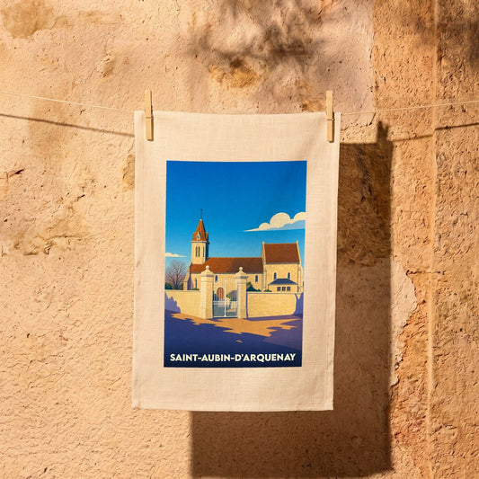 Torchon souvenir de la ville de Saint-Aubin-d'Arquenay avec une illustration stylisée de son église.