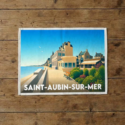 Torchon souvenir de la ville de Saint-Aubin-sur-Mer avec une illustration stylisée de son front de mer.