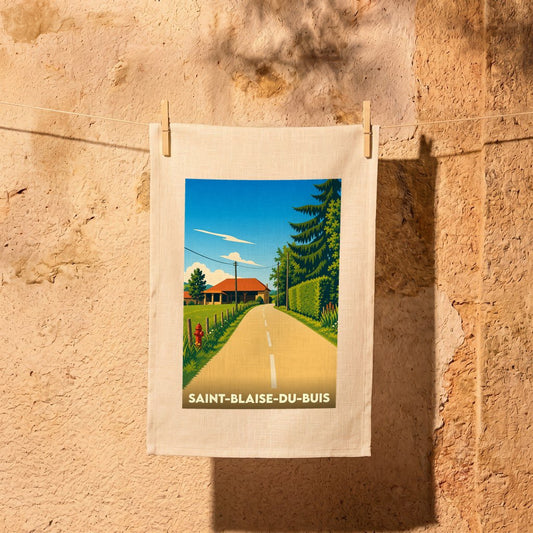 Torchon souvenir de la ville de Saint-Blaise-du-Buis avec une illustration stylisée de paysage champêtre.