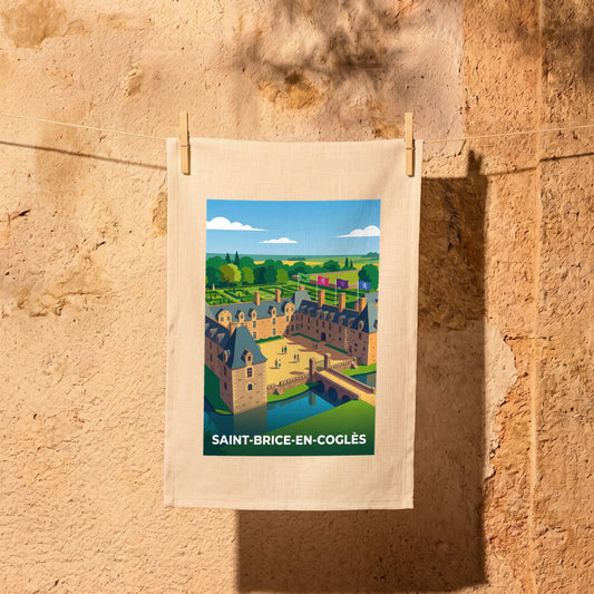 Torchon souvenir de la ville de Saint-Brice-en-Coglès avec une illustration stylisée de son château.