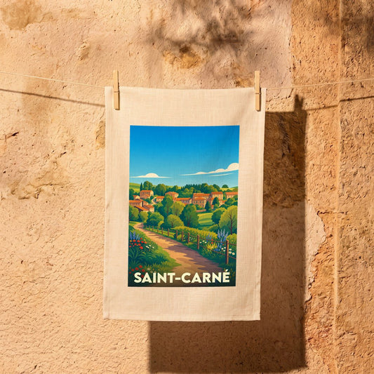 Torchon souvenir de la ville de Saint-Carné avec une illustration stylisée d'un paysage champêtre.