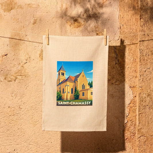 Torchon souvenir de la ville de Saint-Chamassy avec une illustration stylisée de son église.
