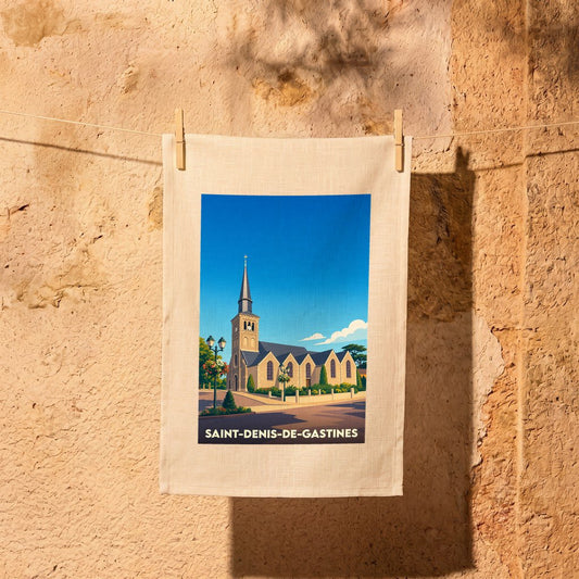 Torchon souvenir de la ville de Saint-Denis-de-Gastines avec une illustration stylisée de son église.