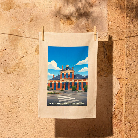Torchon souvenir de la ville de Saint-Erme-Outre-et-Ramecourt avec une illustration stylisée de sa mairie.