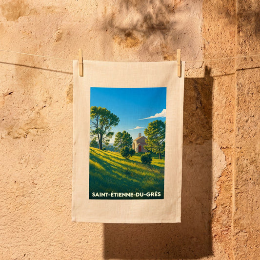 Torchon souvenir de la ville de Saint-Étienne-du-Grès avec une illustration stylisée d'un paysage provençal.