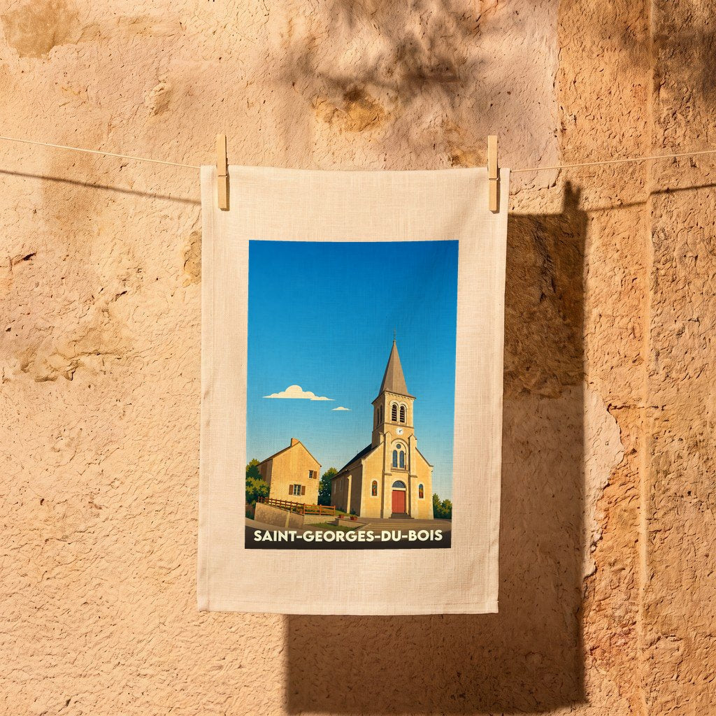 Torchon souvenir de la ville de Saint-Georges-du-Bois avec une illustration stylisée de son église sous un ciel bleu.