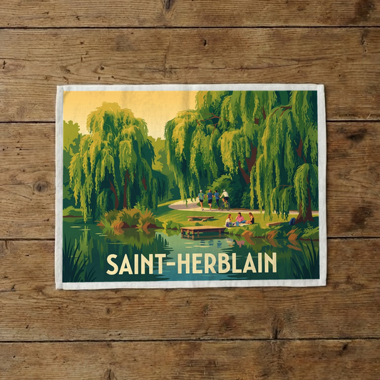 Torchon souvenir de la ville de Saint-Herblain avec une illustration stylisée d'un parc paysager au bord de l'eau.