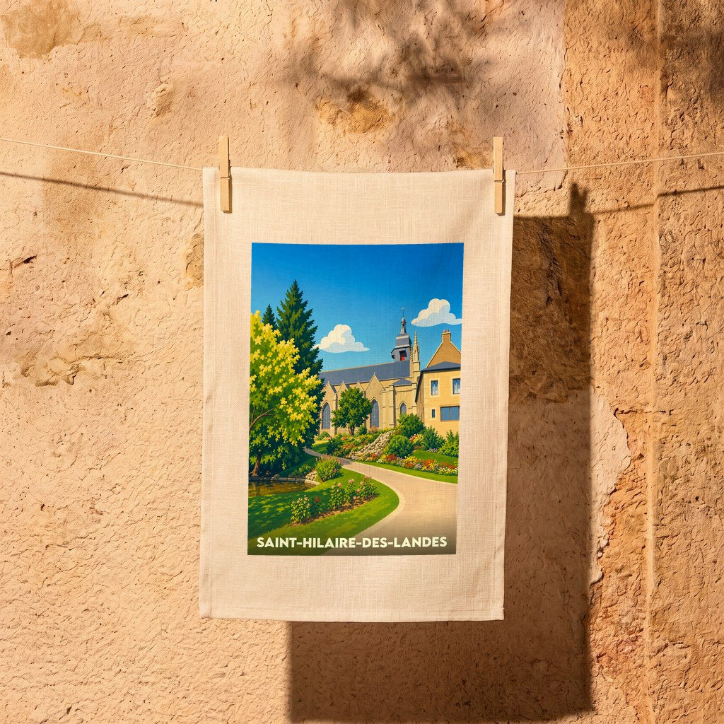 Torchon souvenir de la ville de Saint-Hilaire-des-Landes avec une illustration stylisée.