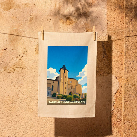 Torchon souvenir de la ville de Saint-Jean-de-Marsacq avec une illustration stylisée de son église.