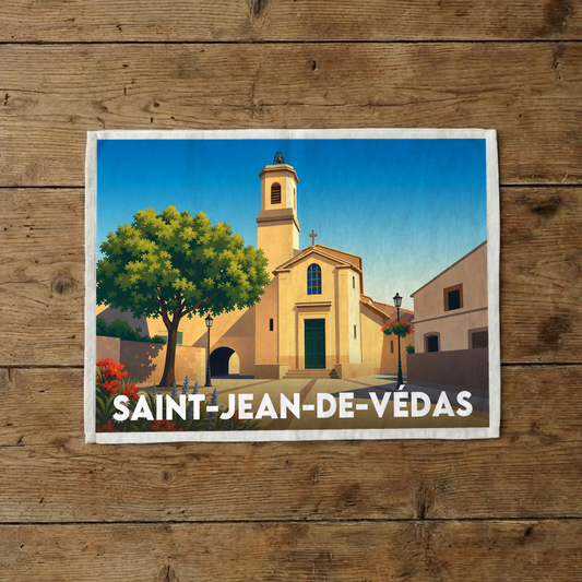 Torchon souvenir de la ville de Saint-Jean-de-Védas avec une illustration stylisée de son église et de sa place ensoleillée.