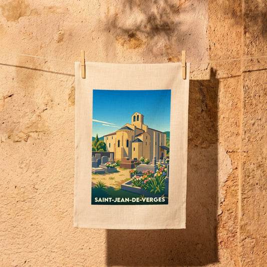 Torchon souvenir de la ville de Saint-Jean-de-Verges avec une illustration stylisée de son église et de son cimetière fleuri.