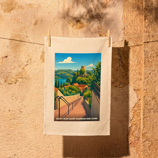 Torchon souvenir de Saint-Jean-Saint-Maurice-sur-Loire orné d'une illustration stylisée du village et de son donjon.