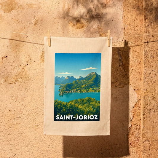 Torchon souvenir de la ville de Saint-Jorioz avec une illustration stylisée des montagnes et du lac d'Annecy.