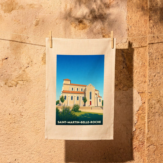 Torchon souvenir de la ville de Saint-Martin-Belle-Roche avec une illustration stylisée de son église.