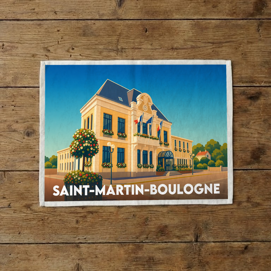 Torchon souvenir de Saint-Martin-Boulogne illustré d'une vue stylisée de son hôtel de ville.