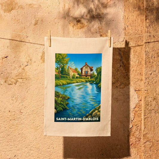 Torchon souvenir de la ville de Saint-Martin-d'Ablois illustré par un paysage champêtre stylisé au bord de l'eau.
