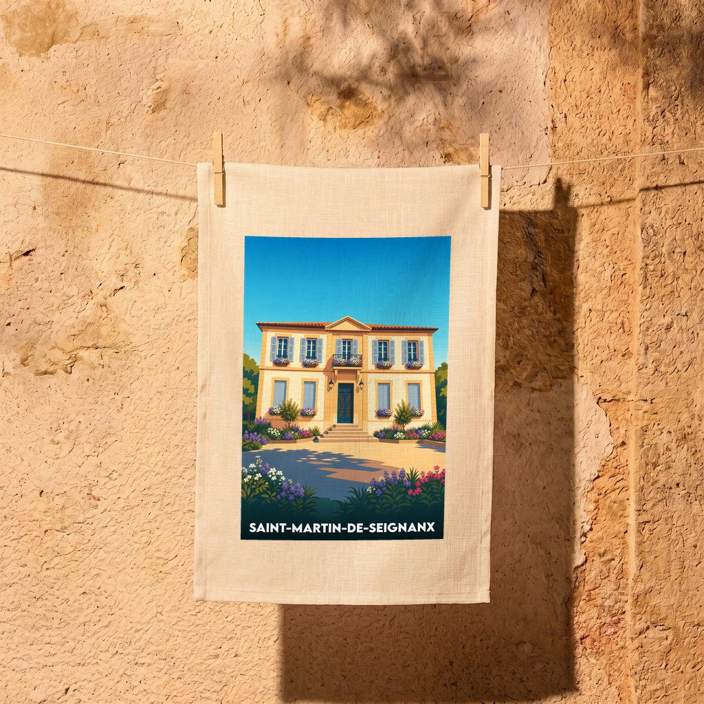 Torchon souvenir de la ville de Saint-Martin-de-Seignanx avec une illustration stylisée d'une maison de maître fleurie.