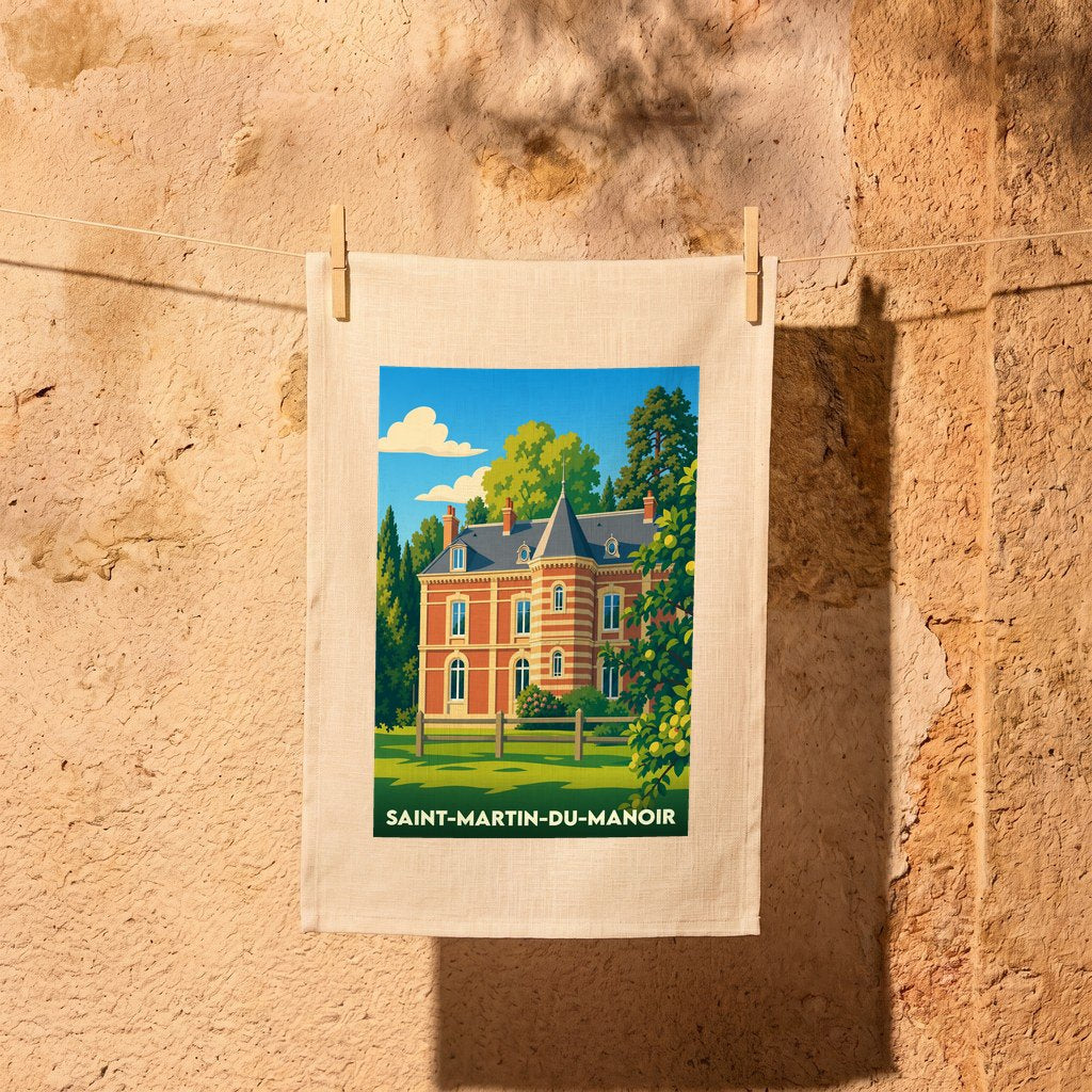 Torchon souvenir de la ville de Saint-Martin-du-Manoir avec une illustration stylisée de son château.