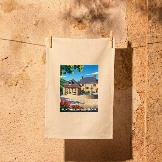 Torchon souvenir de la ville de Saint-Martin-Valmeroux avec une illustration stylisée d'une place ensoleillée.