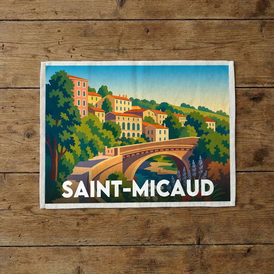 Torchon souvenir de la ville de Saint-Micaud avec une illustration stylisée de son paysage.