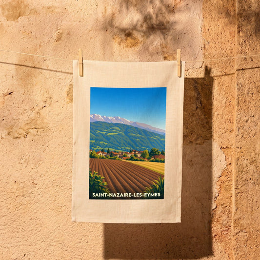 Torchon souvenir de la ville de Saint-Nazaire-les-Eymes avec une illustration stylisée de son paysage montagnard.