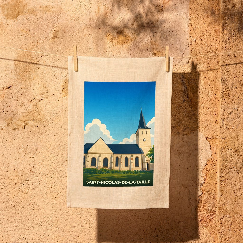 Torchon souvenir de Saint-Nicolas-de-la-Taille avec une illustration stylisée de son église.