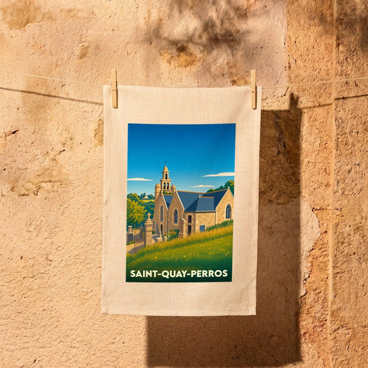 Torchon souvenir de la ville de Saint-Quay-Perros avec une illustration stylisée d'une église bretonne.