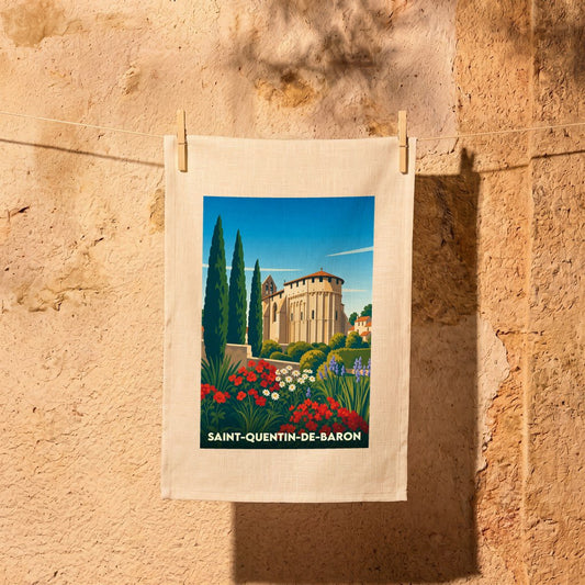 Torchon souvenir de la ville de Saint-Quentin-de-Baron avec une illustration stylisée de son église et de jardins fleuris.