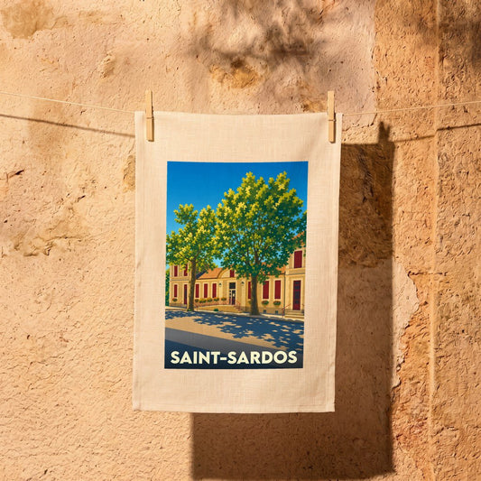 Torchon souvenir de la ville de Saint-Sardos avec une illustration stylisée et colorée.