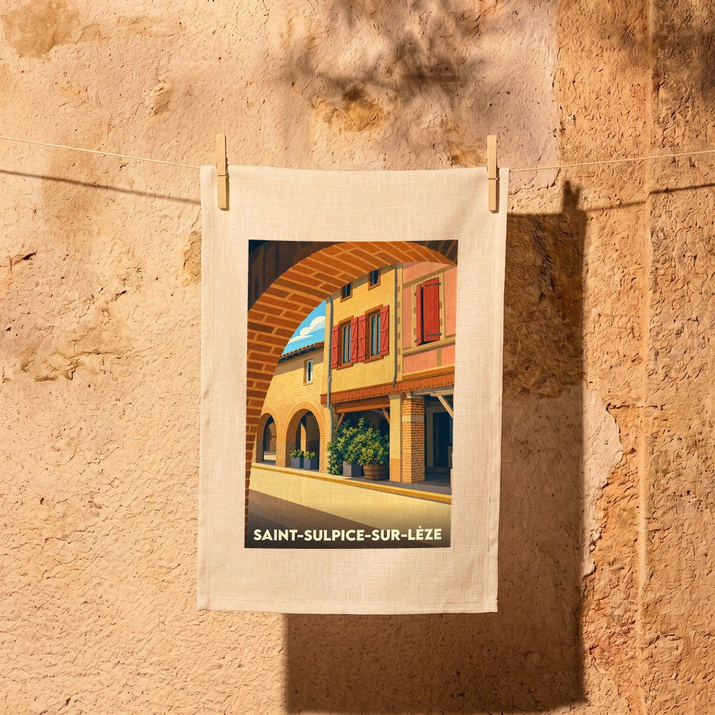 Torchon souvenir de la ville de Saint-Sulpice-sur-Lèze avec une illustration stylisée de ses arcades en briques.