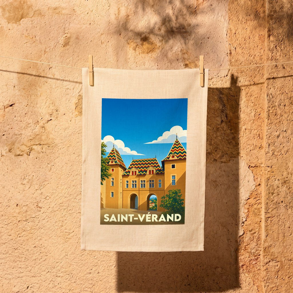 Torchon souvenir de la ville de Saint-Vérand illustré par un château aux toits colorés.