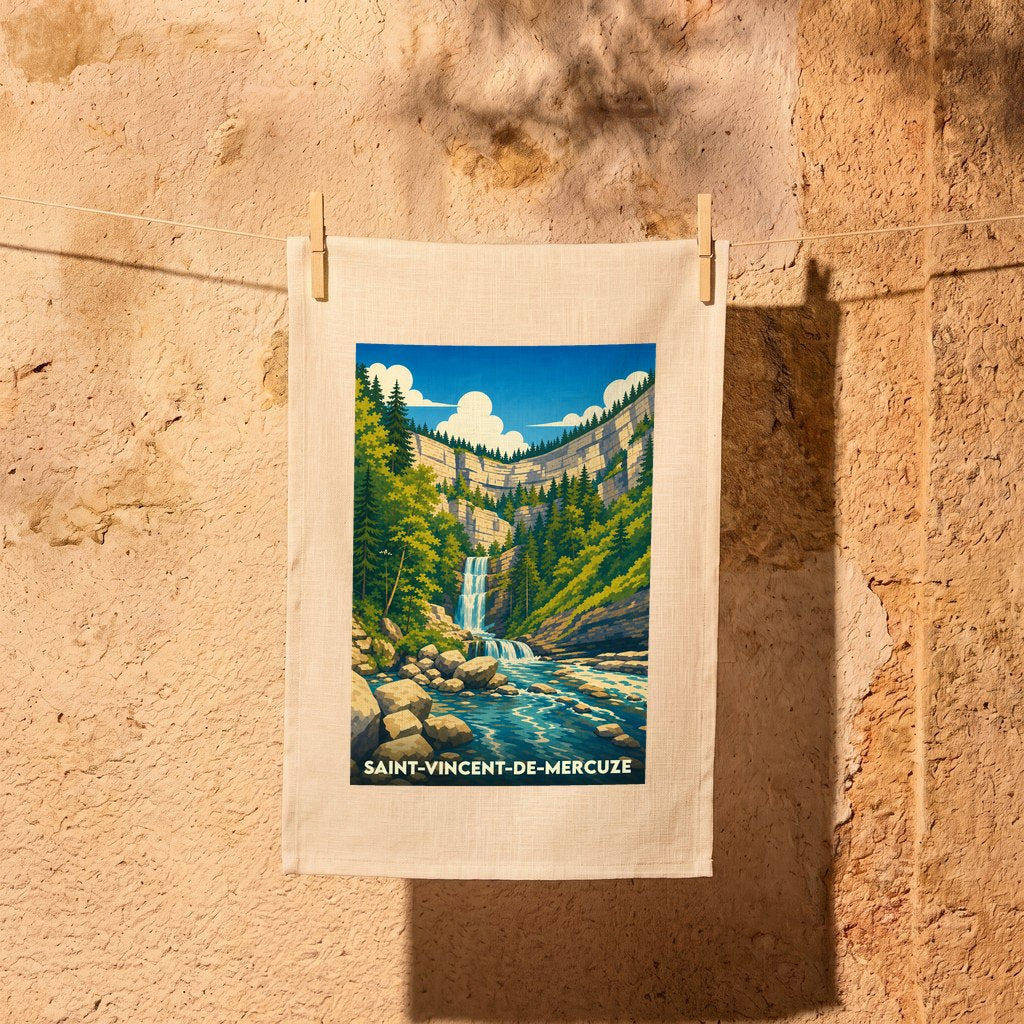 Torchon souvenir de la ville de Saint-Vincent-de-Mercuze illustrant une cascade dans un paysage montagneux verdoyant.