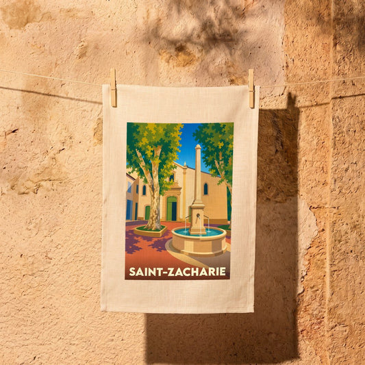 Torchon souvenir de la ville de Saint-Zacharie avec une illustration stylisée d'une place ensoleillée et sa fontaine.