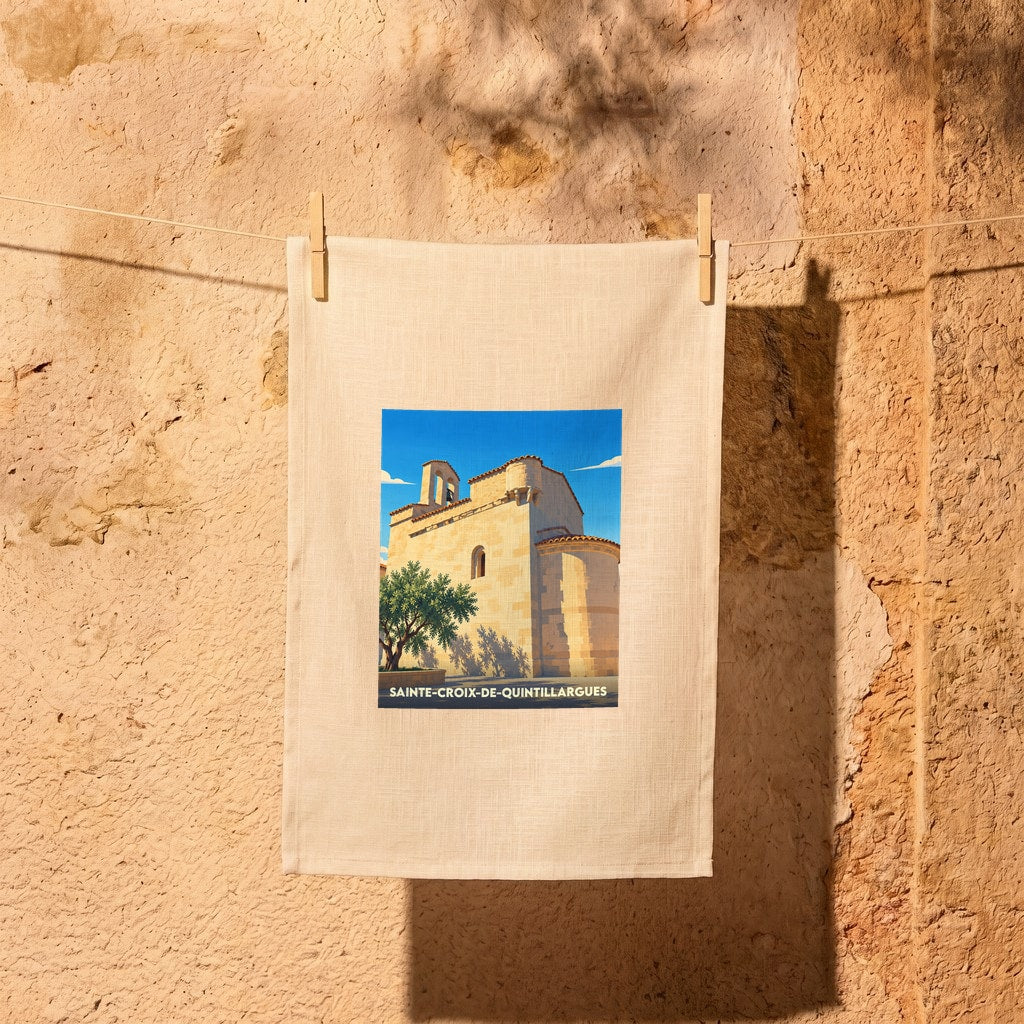 Torchon souvenir de la ville de Sainte-Croix-de-Quintillargues avec une illustration stylisée de son église romane.