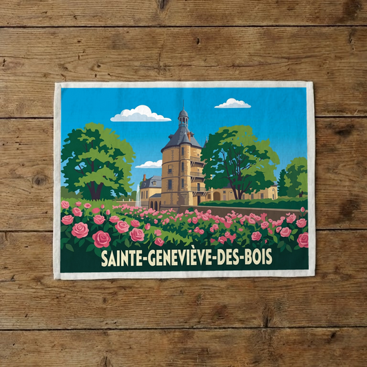 Torchon souvenir de la ville de Sainte-Geneviève-des-Bois avec une illustration stylisée de son château et de roses.