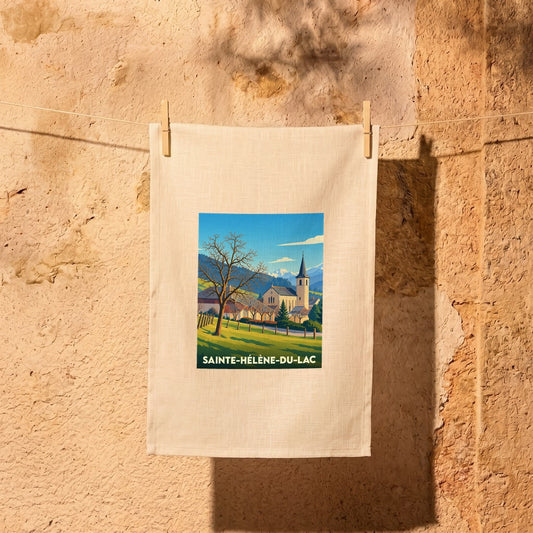 Torchon souvenir de la ville de Sainte-Hélène-du-Lac orné d'une illustration paysagère stylisée.