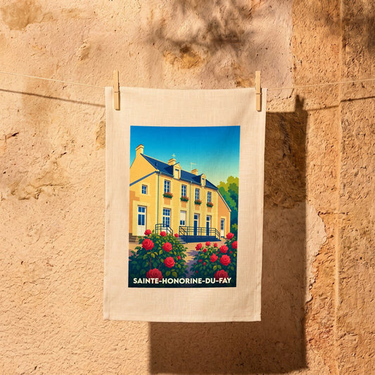 Torchon souvenir de la ville de Sainte-Honorine-du-Fay avec une illustration stylisée d'une maison fleurie.