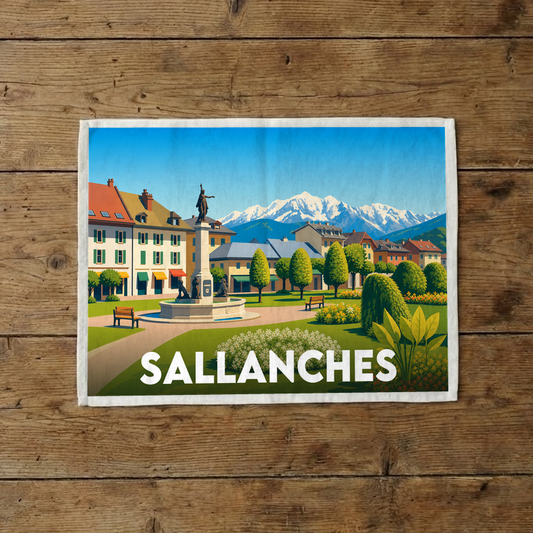 Torchon souvenir de la ville de Sallanches avec une illustration stylisée de son centre-ville face aux montagnes enneigées.
