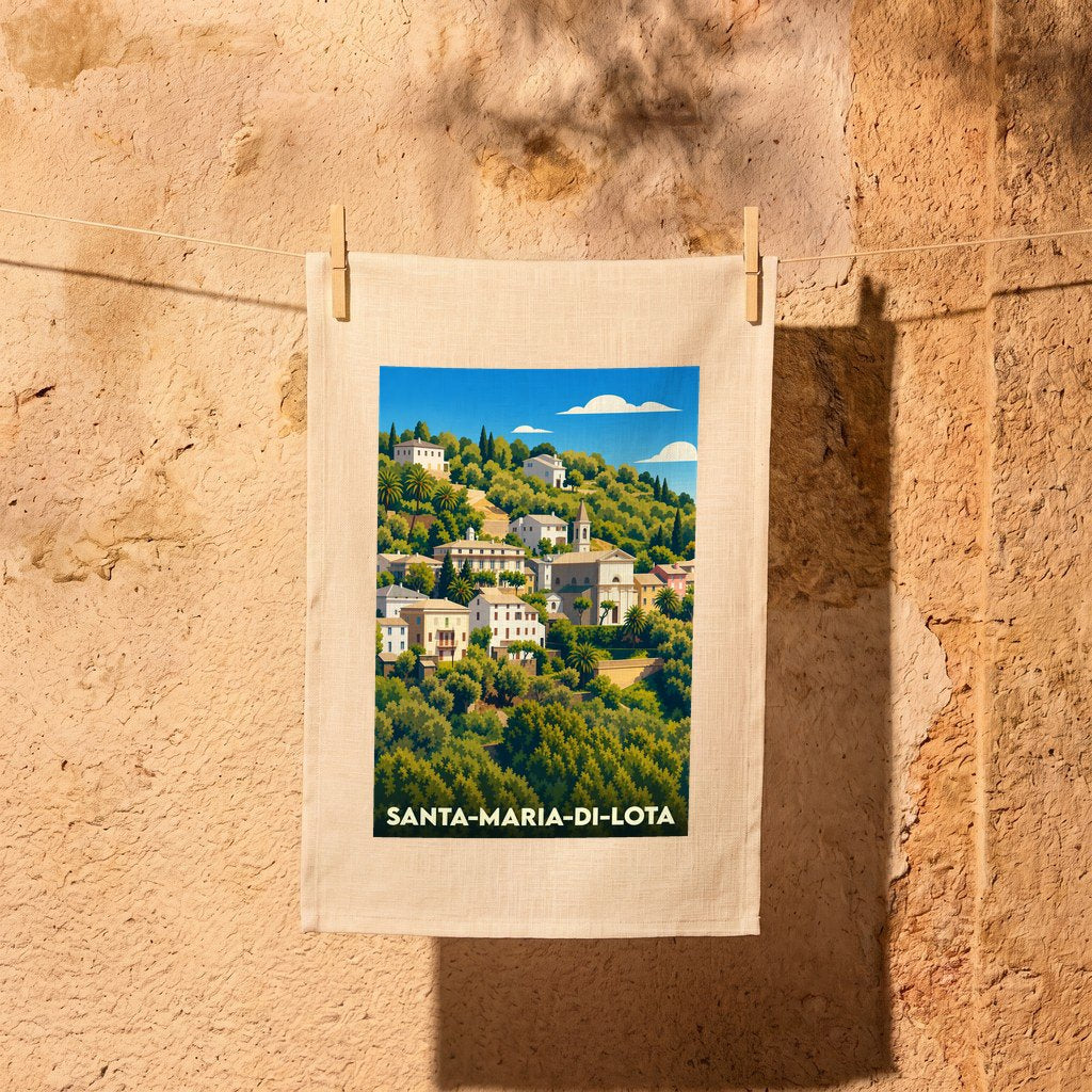 Torchon souvenir de la ville de Santa-Maria-di-Lota avec une illustration stylisée d'un village corse en bord de mer.