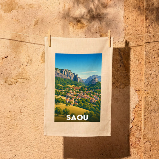Torchon souvenir de la ville de Saou avec une illustration stylisée.